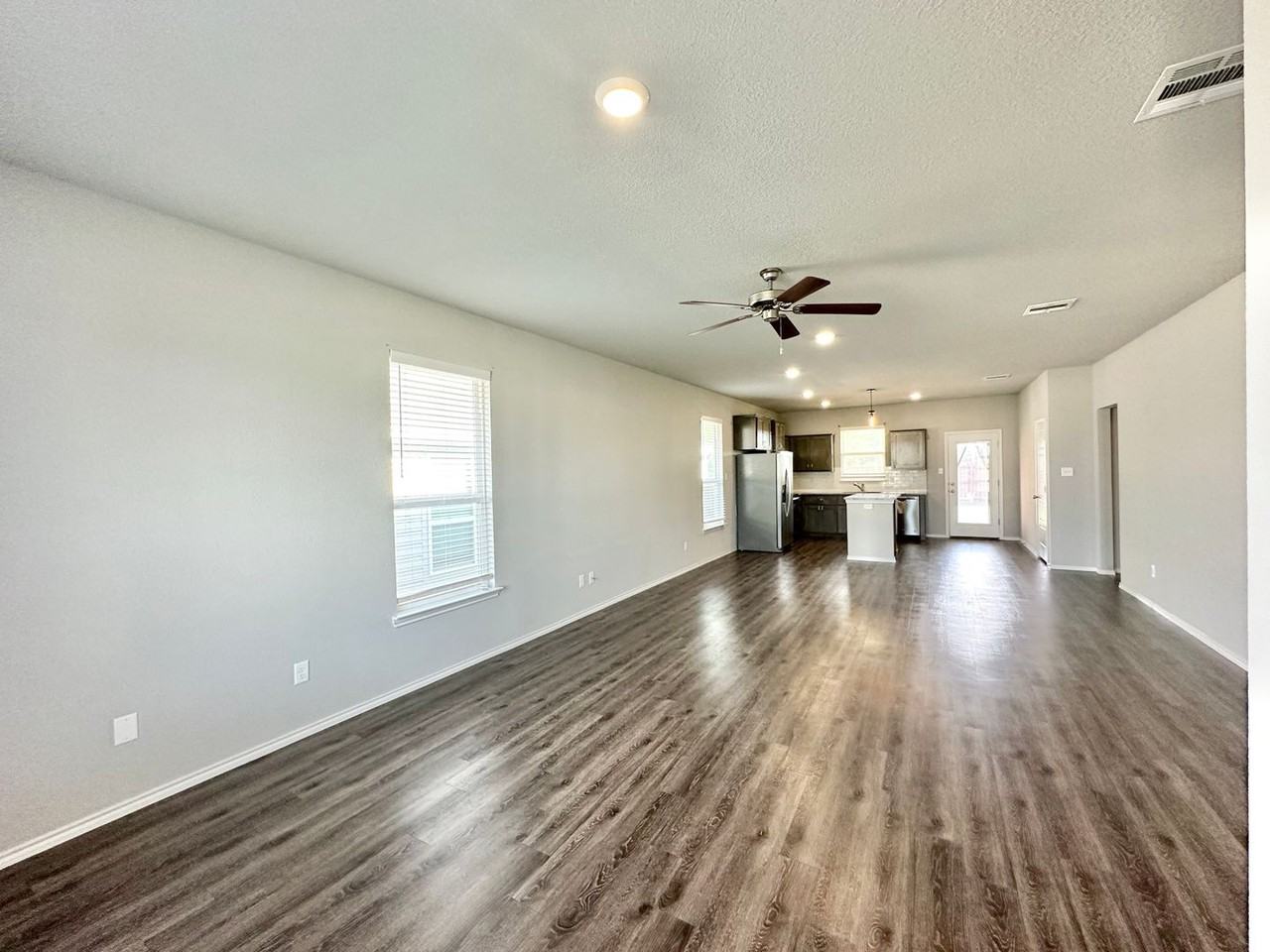 7706 Purvis St - Photo 5 of 34