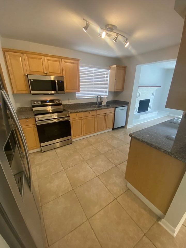 1317 Willow Rd - Photo 5 of 33