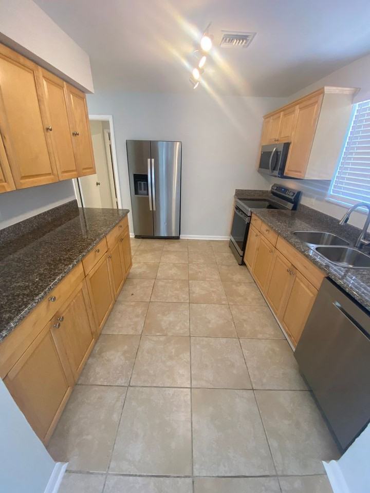 1317 Willow Rd - Photo 6 of 33