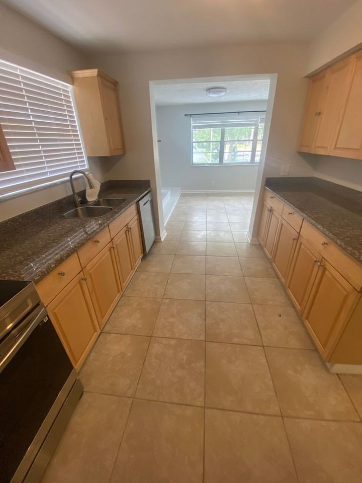 1317 Willow Rd - Photo 7 of 33