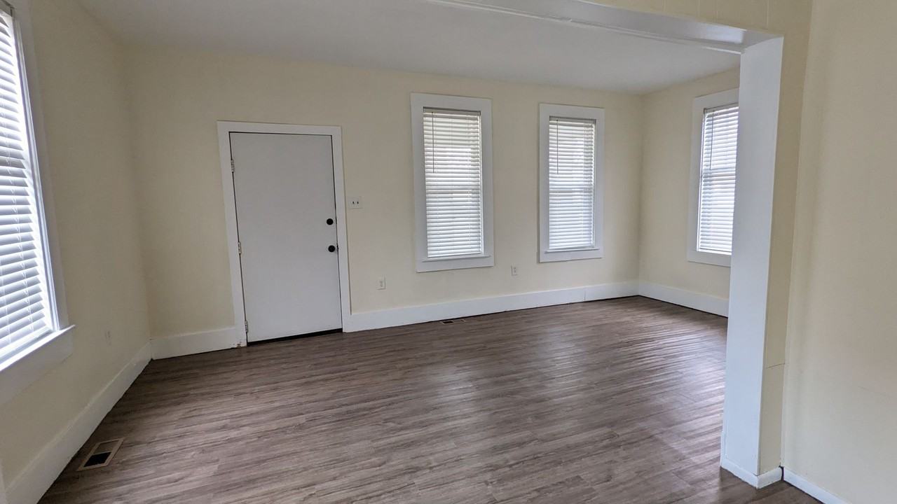 789 Catawba Ave - Photo 2 of 8