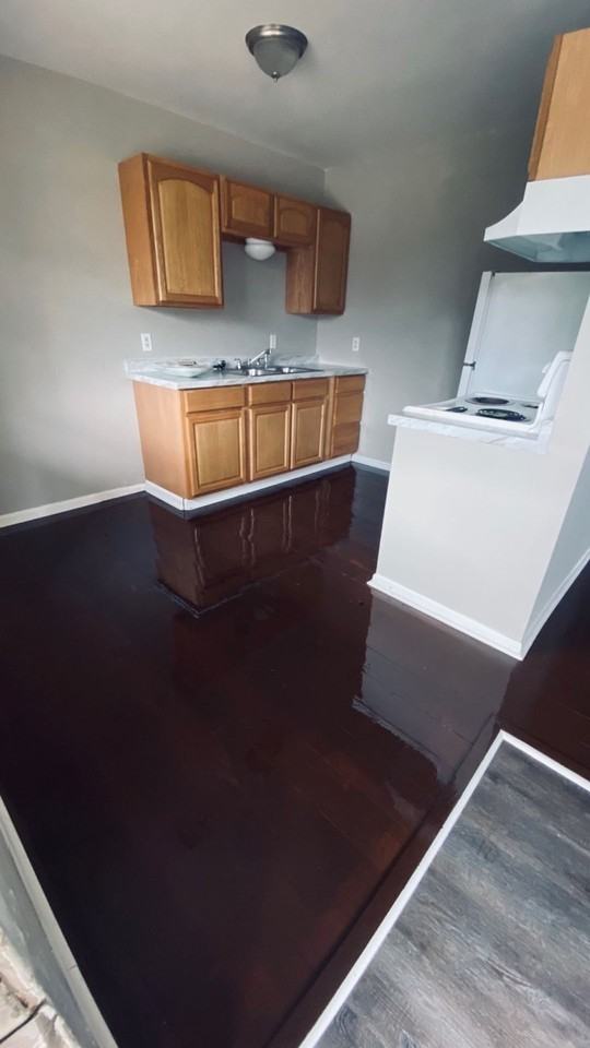 235 Pinecrest Ave - Photo 3 of 10