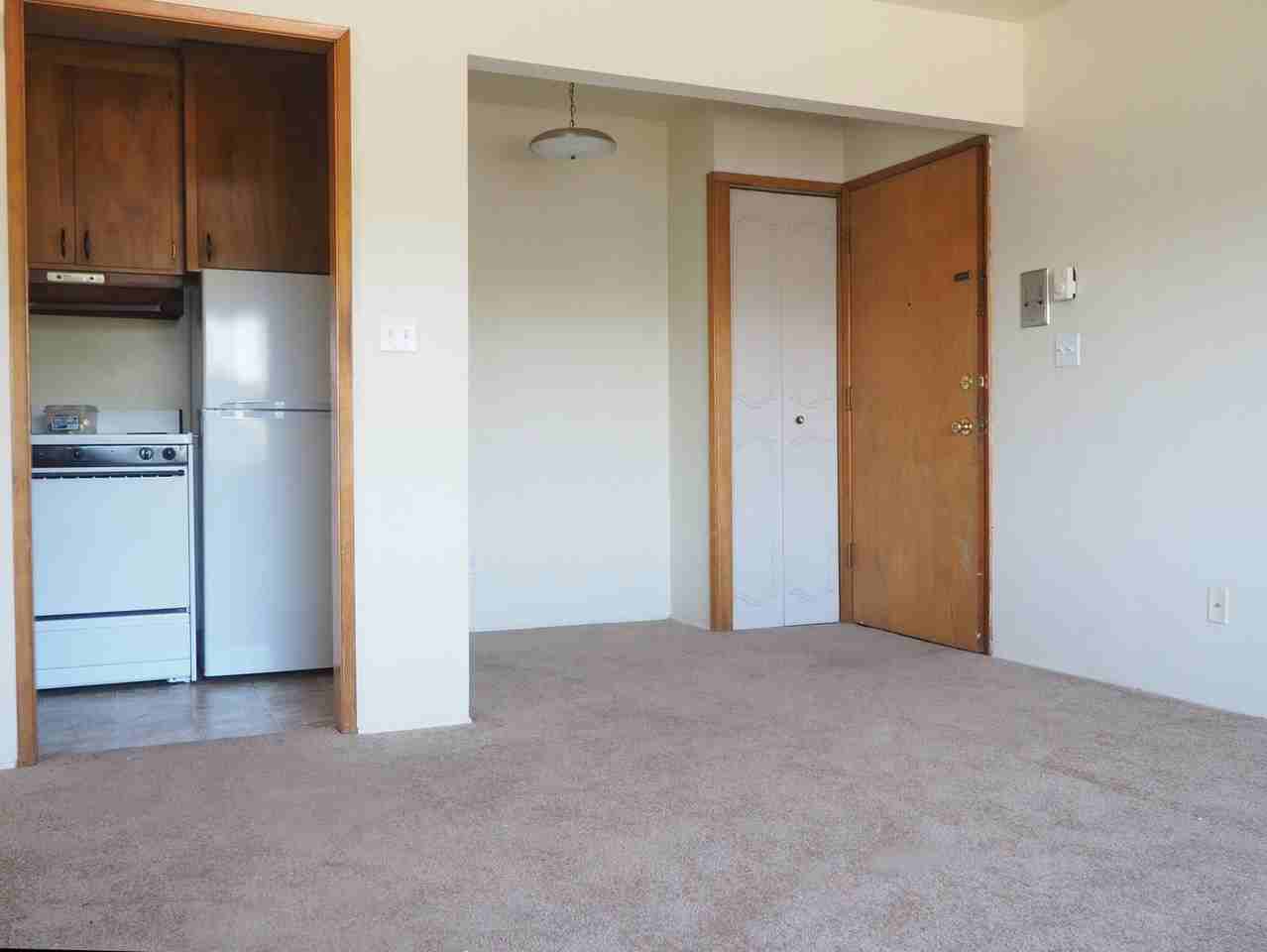 433 6th  St. - Photo 3 of 9