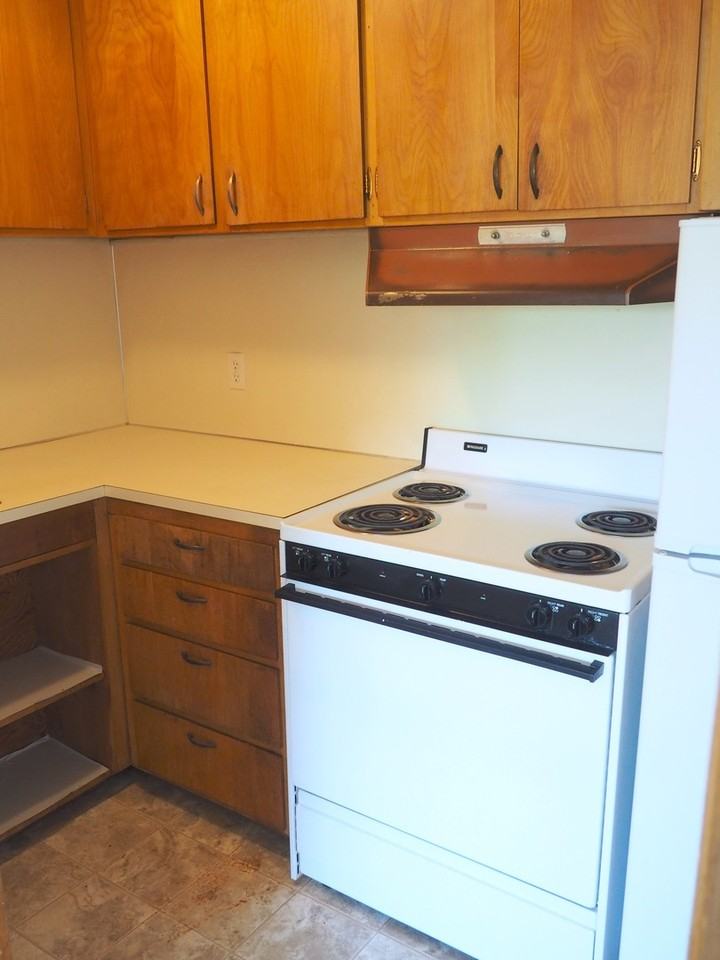 433 6th  St. - Photo 5 of 9