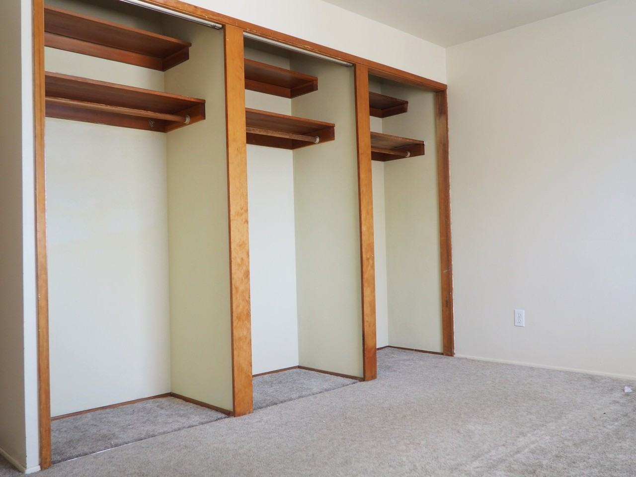 433 6th  St. - Photo 7 of 9