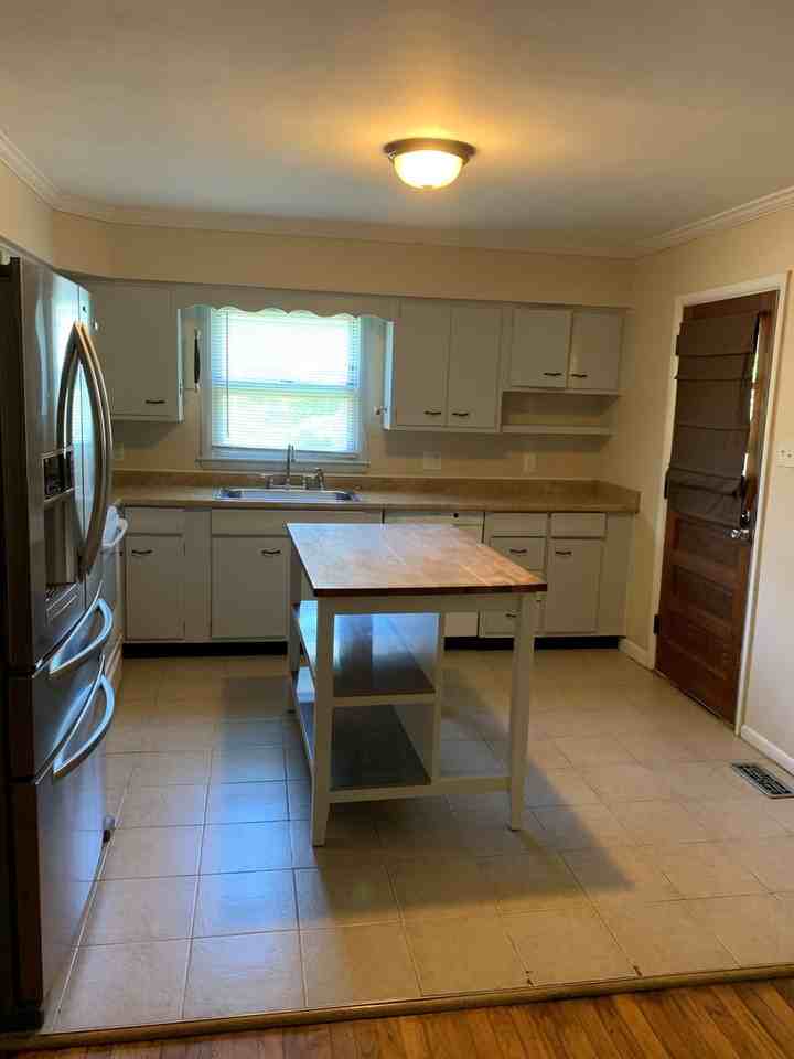 636 Cardinal Ln - Photo 2 of 50