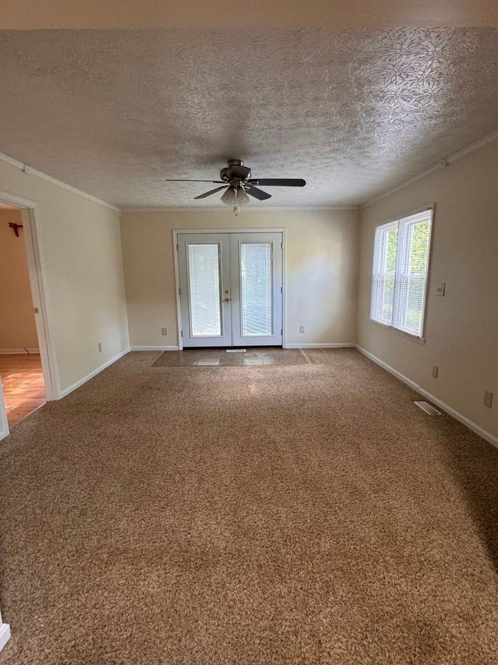 196 Carnegie Ave - Photo 2 of 11