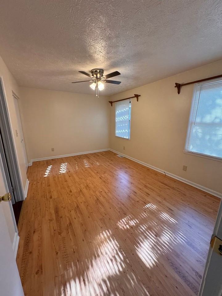 196 Carnegie Ave - Photo 3 of 11