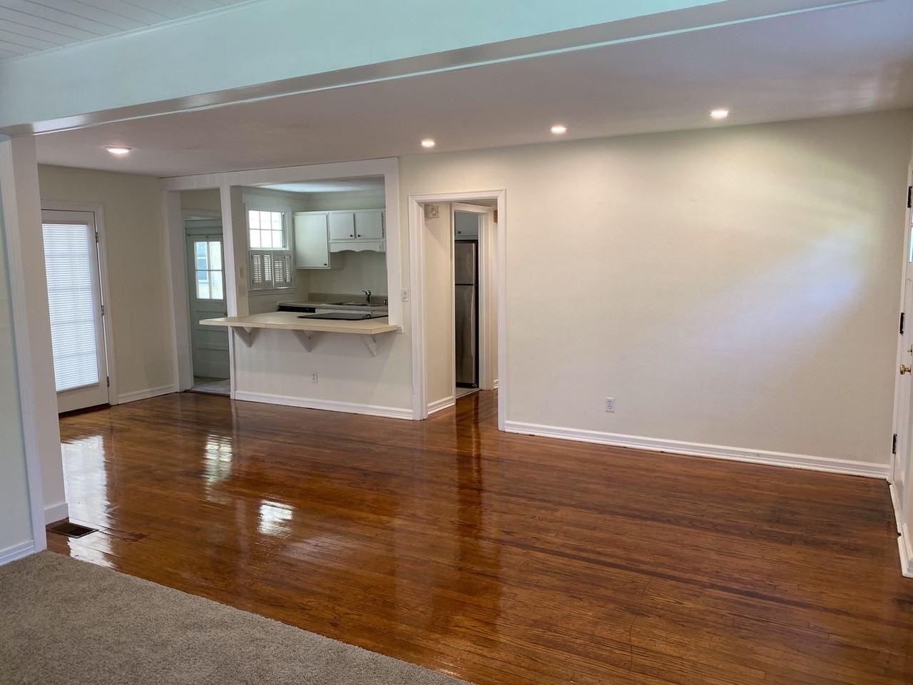 514 E 9th Ave - Photo 2 of 9