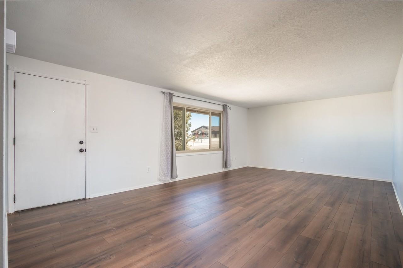 544 S Watermelon Dr - Photo 4 of 33