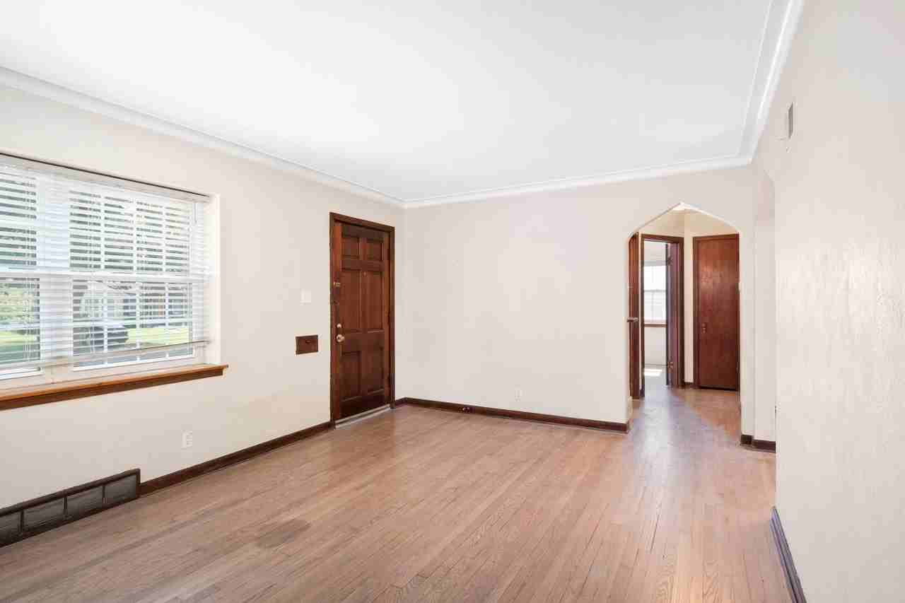 5442 Bancroft Ave - Photo 3 of 24