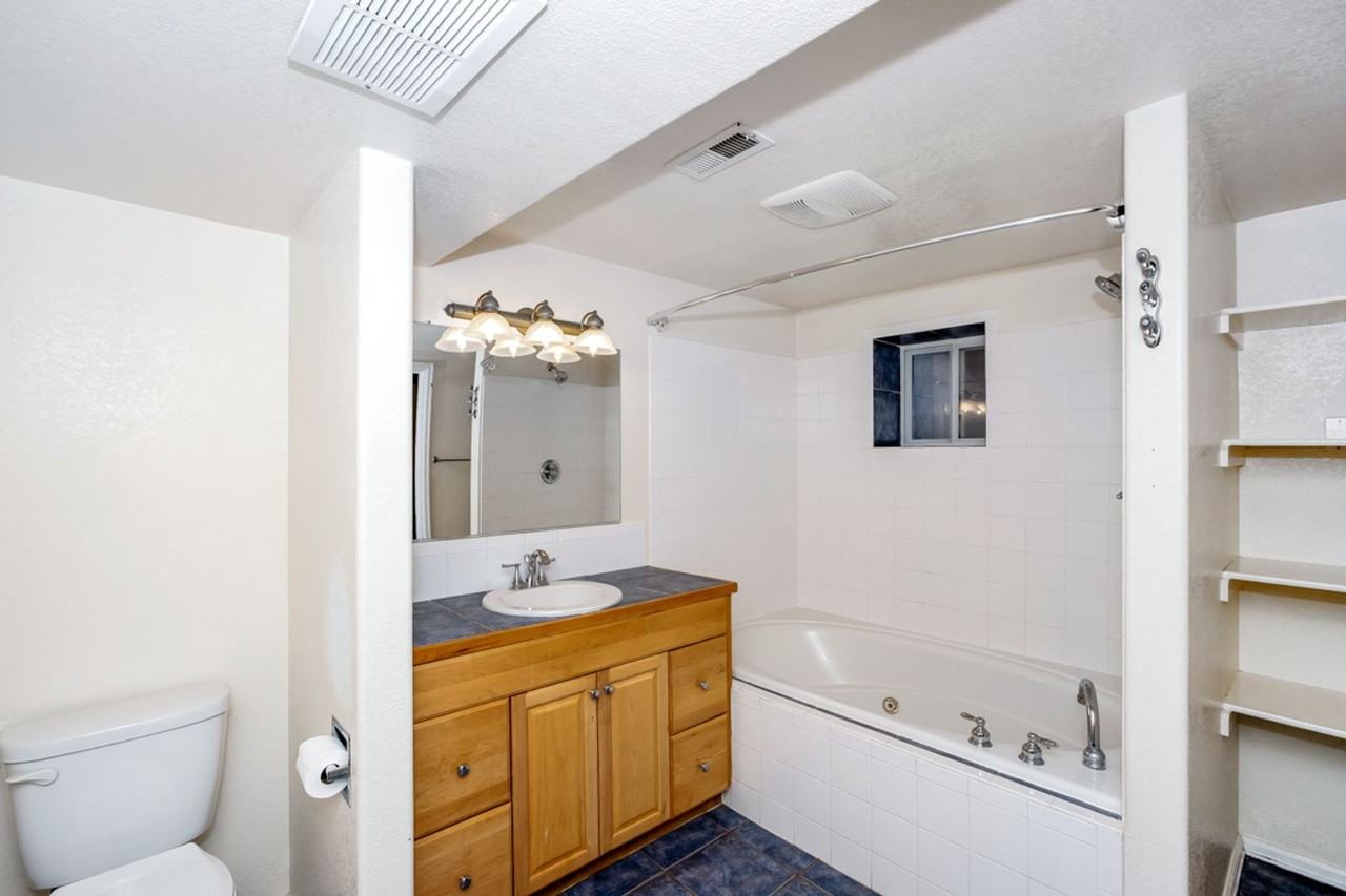 3512 Post Rd - Photo 4 of 37