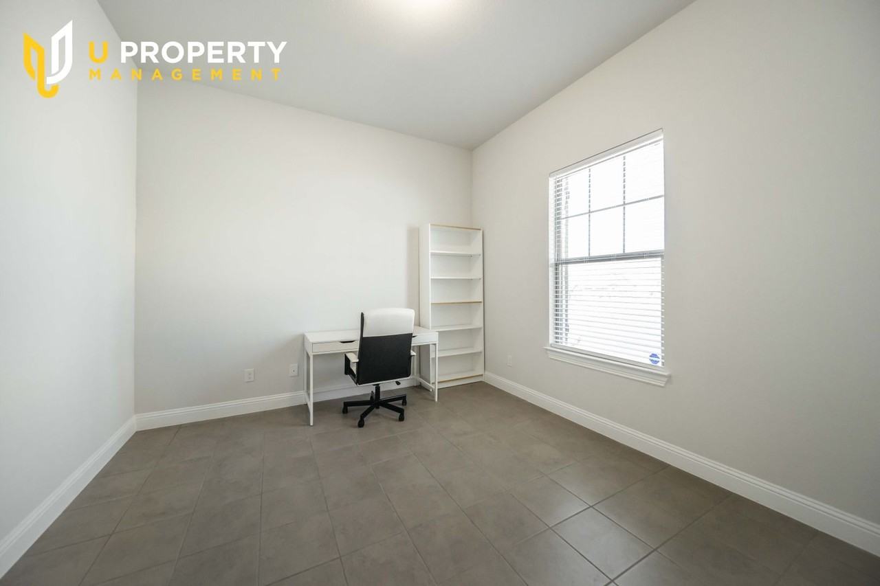 3902 Aventino Court - Photo 3 of 34