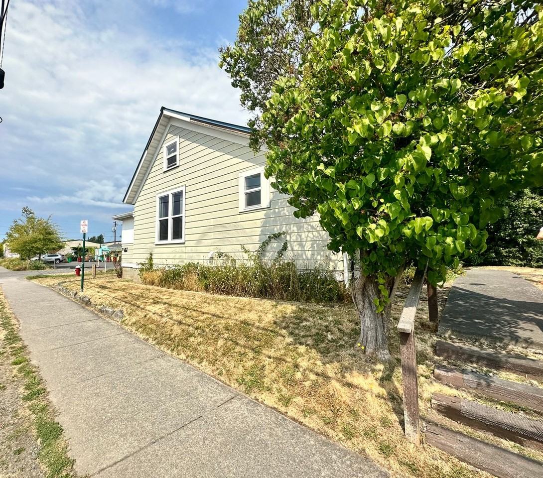 2100 Humboldt St - Photo 3 of 19