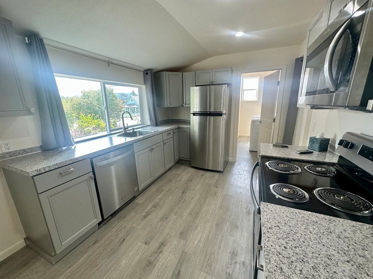 2100 Humboldt St - Photo 4 of 19