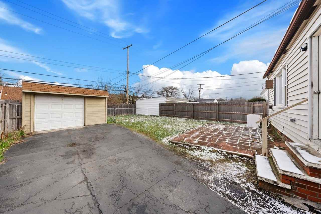 4153 Stilmore Rd - Photo 5 of 33