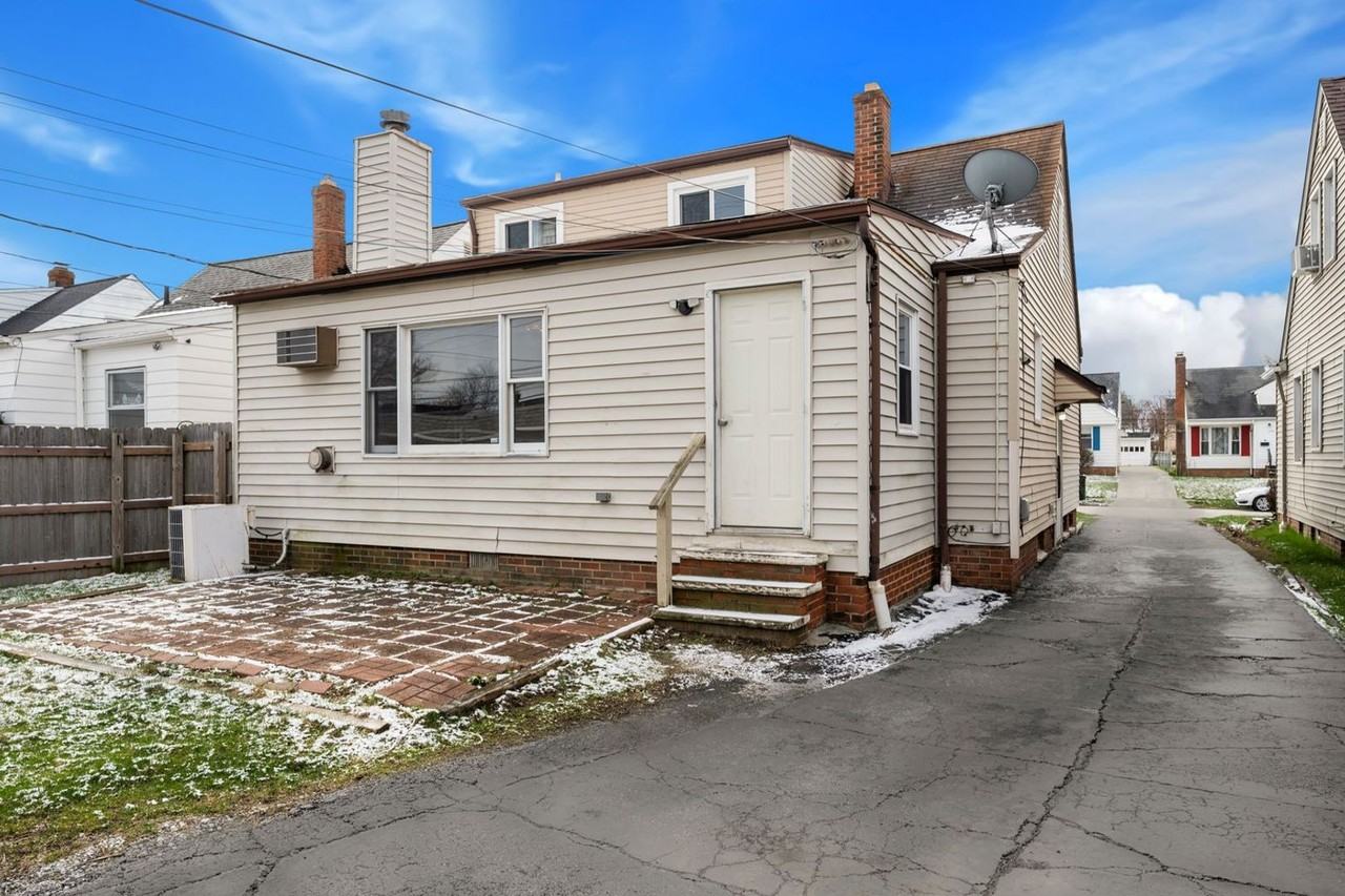 4153 Stilmore Rd - Photo 6 of 33