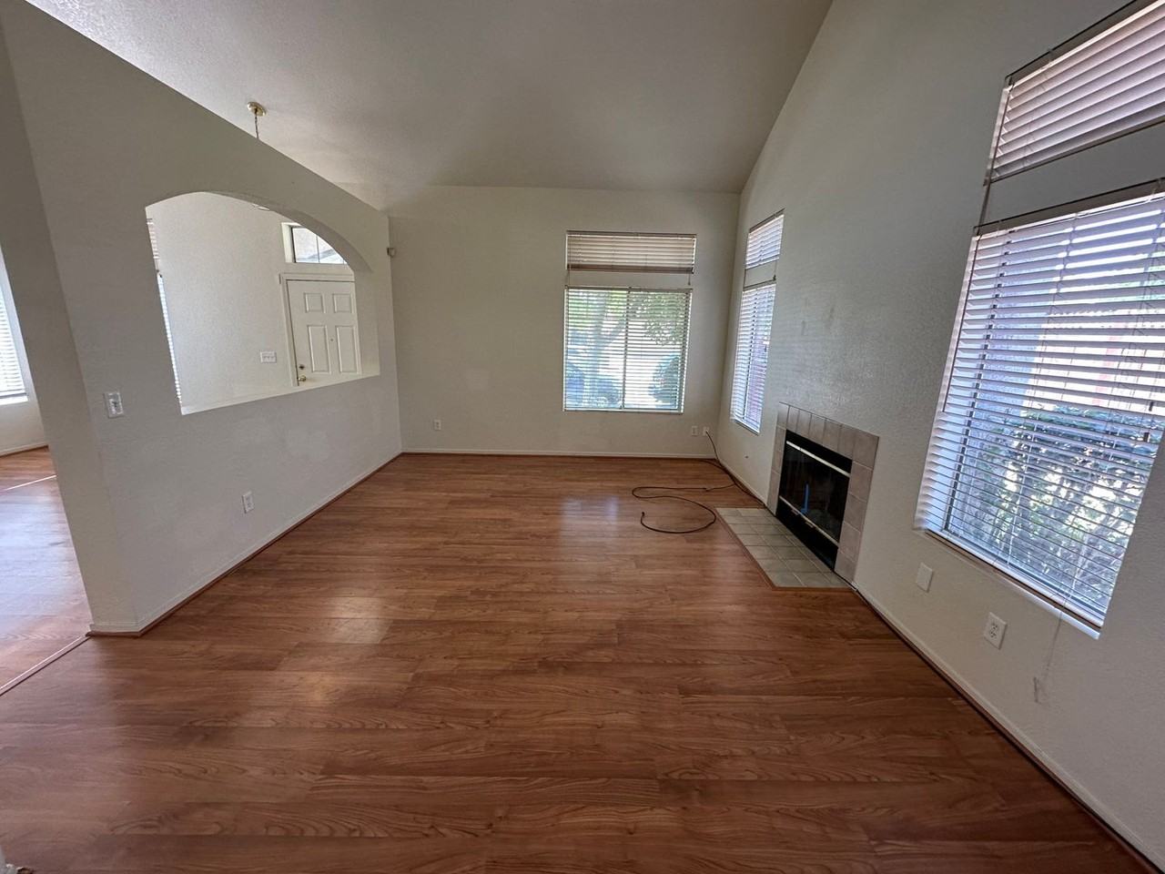 1819 Laurelgrove Ln - Photo 3 of 21