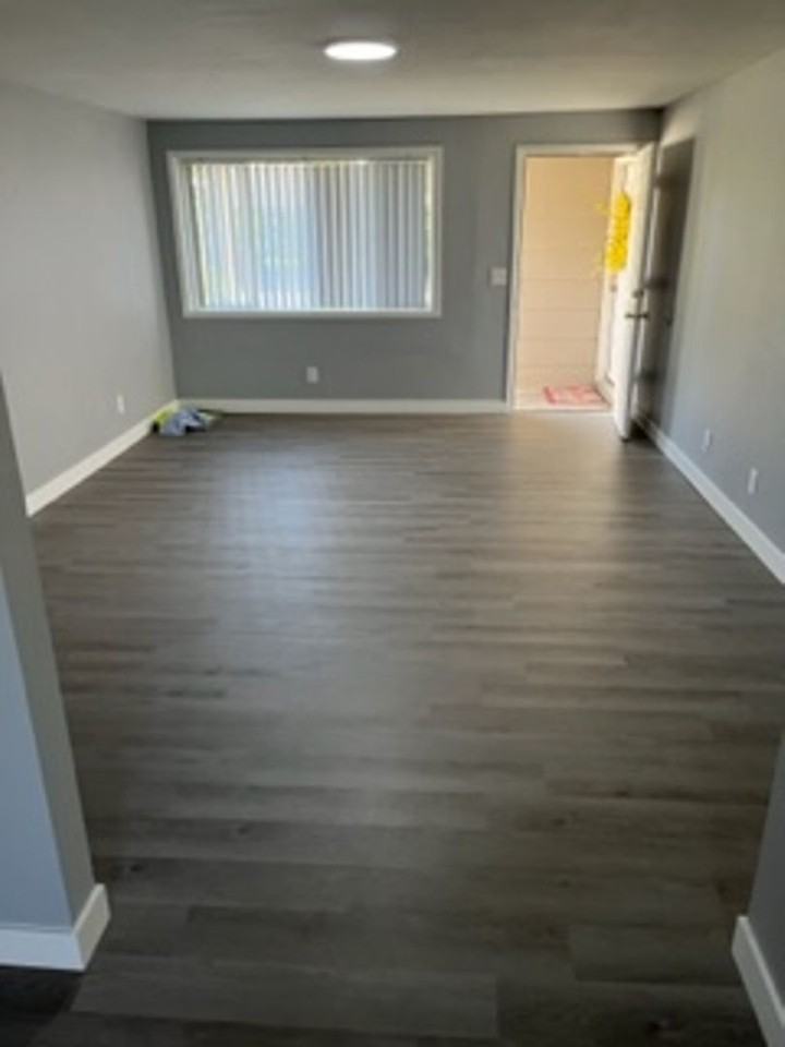 1546 Park Ave Ne - Photo 2 of 11