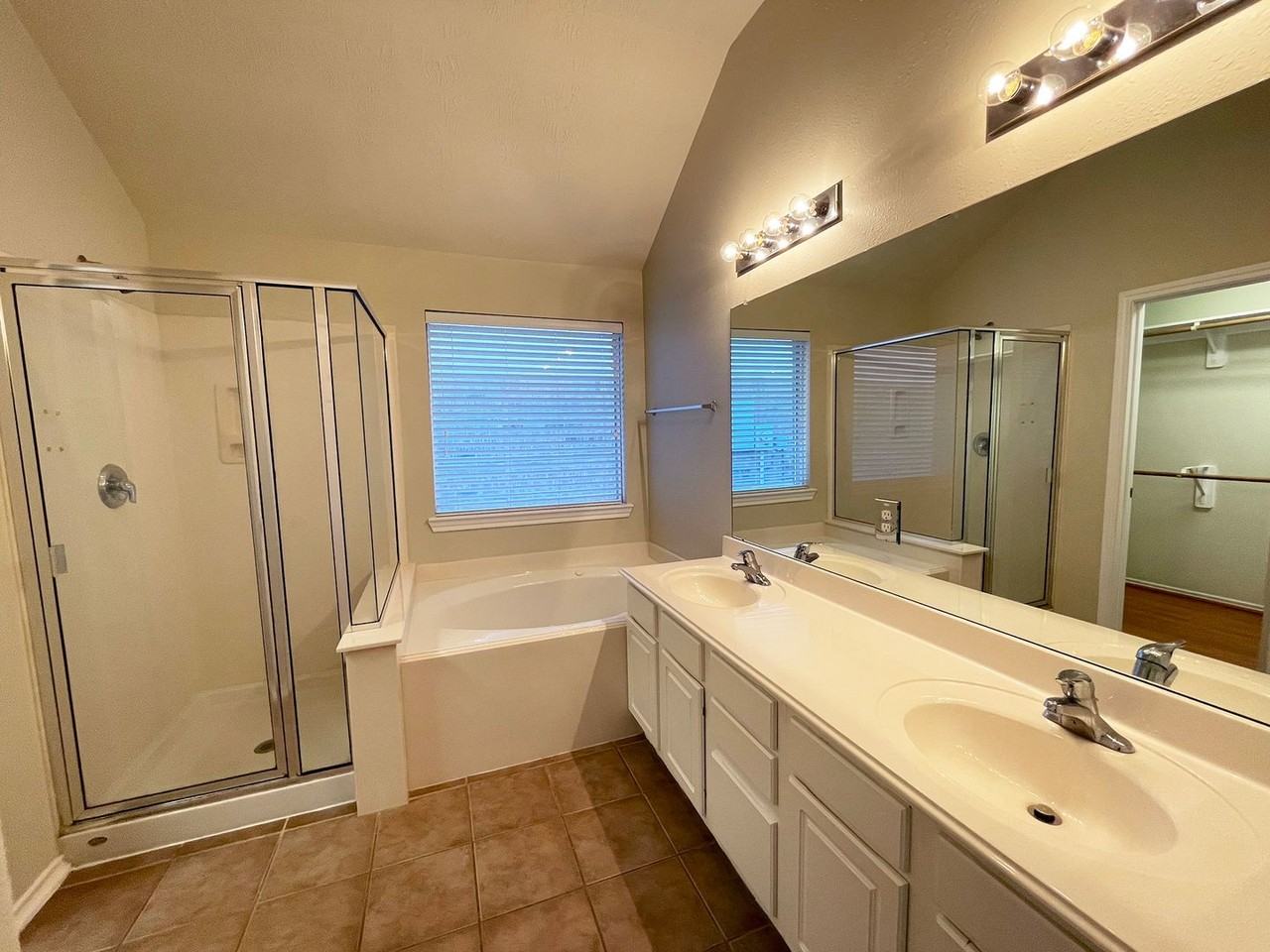 20118 Longheath Ct - Photo 2 of 34