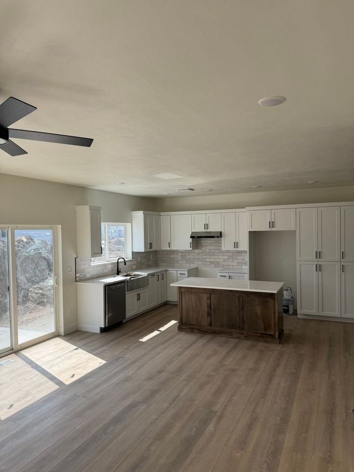 585 S Idaho Ave - Photo 5 of 31