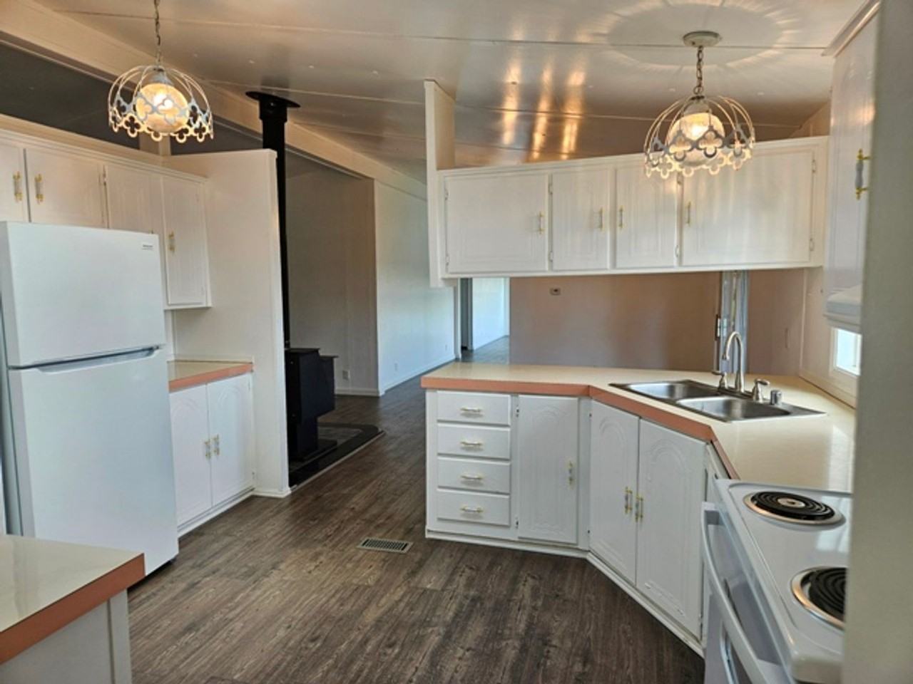 6898 Sherman Rd Se - Photo 2 of 37