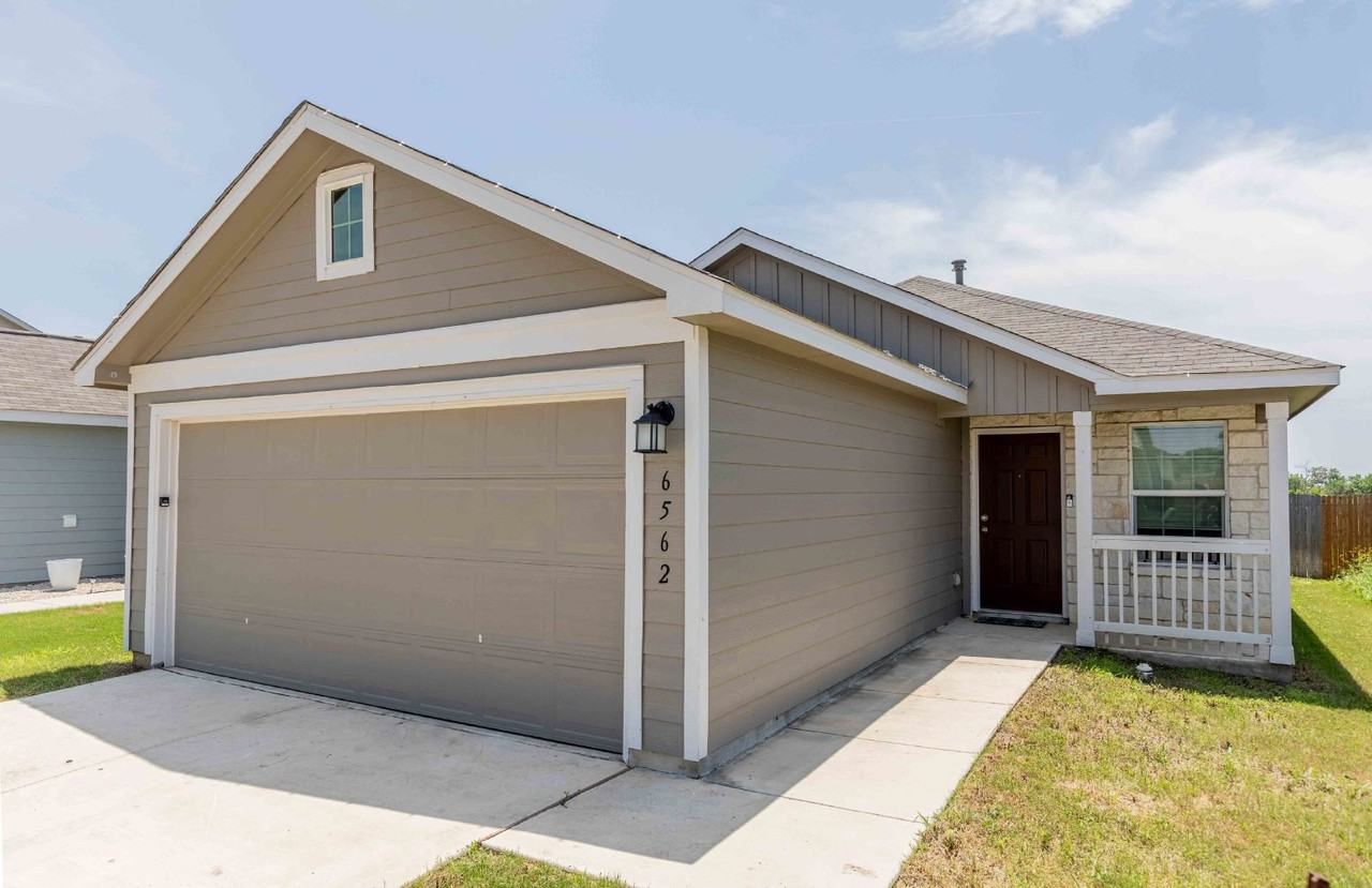 6562 Runaway Row - Photo 2 of 27