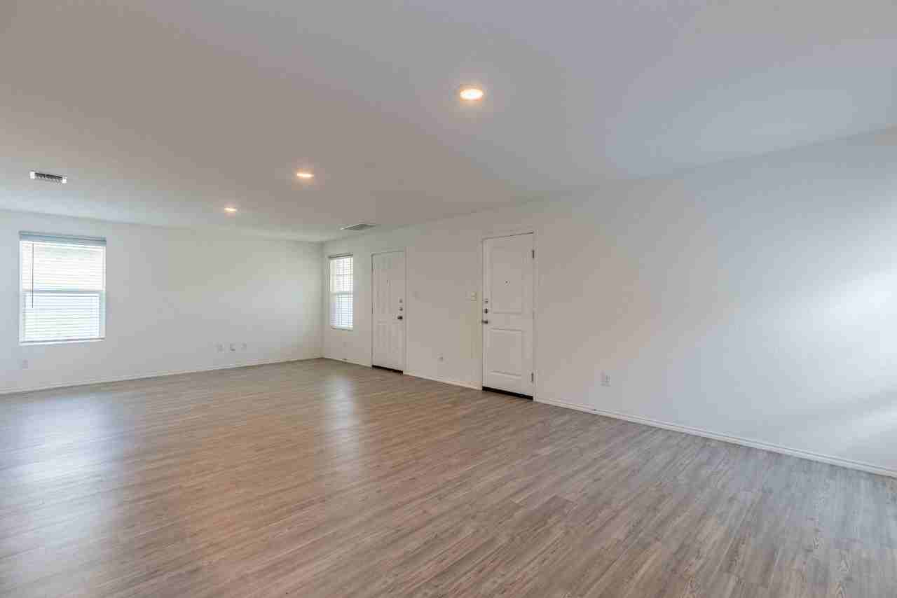 6562 Runaway Row - Photo 6 of 27