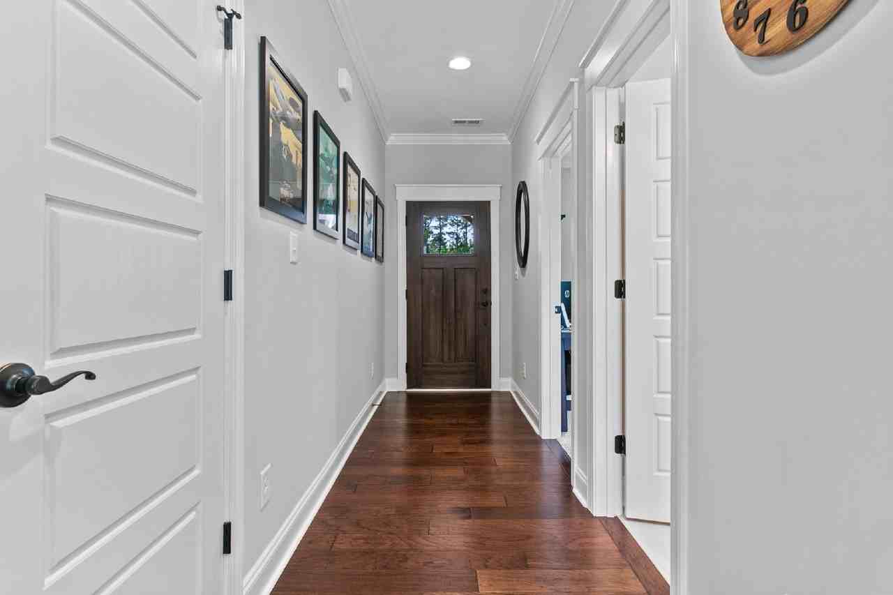 840 Warwick Ln - Photo 3 of 49