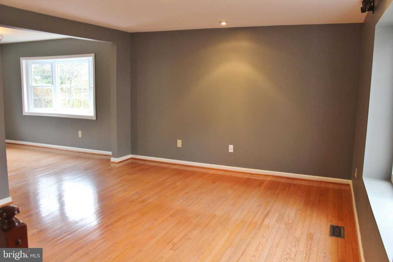 9400 Wrought Iron Ct - Photo 2 of 21
