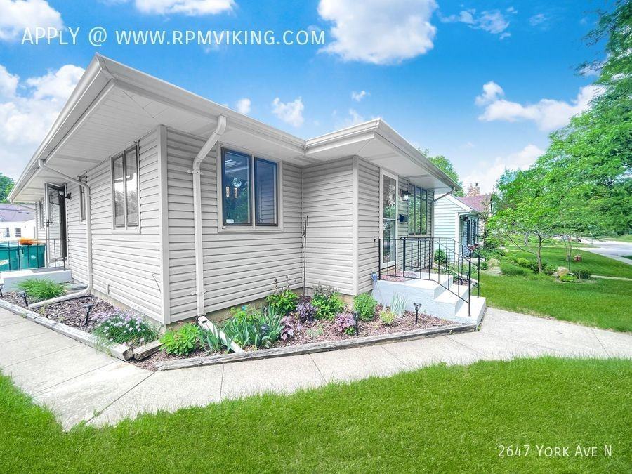 2647 York Ave N - Photo 2 of 18