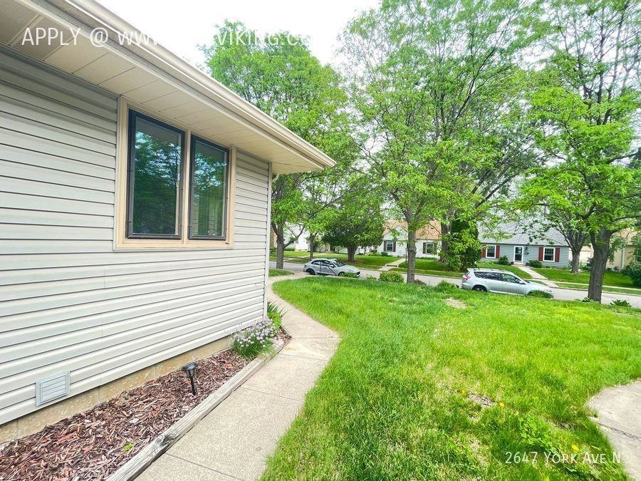 2647 York Ave N - Photo 3 of 18