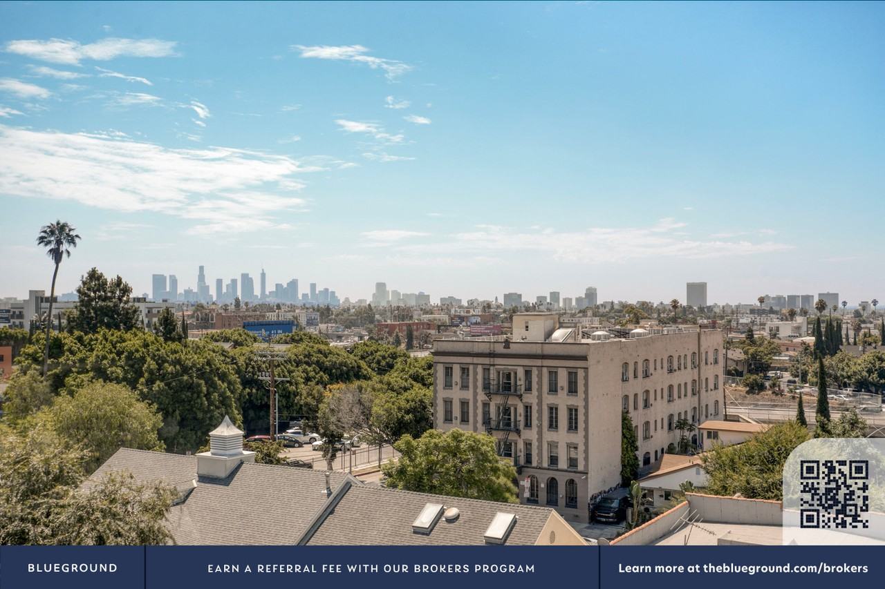 5620 De Longpre Avenue - Photo 4 of 50