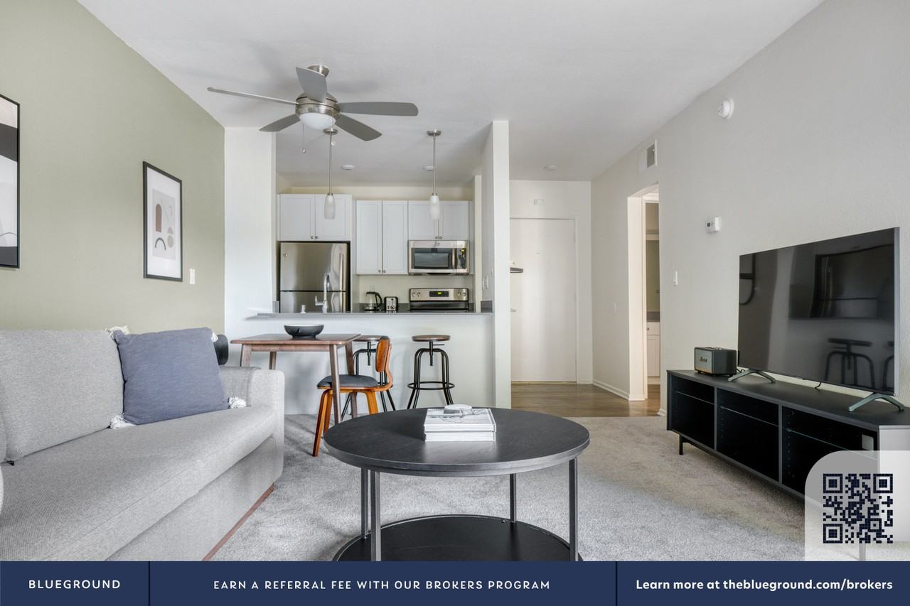 350 East Del Mar Boulevard - Photo 5 of 90