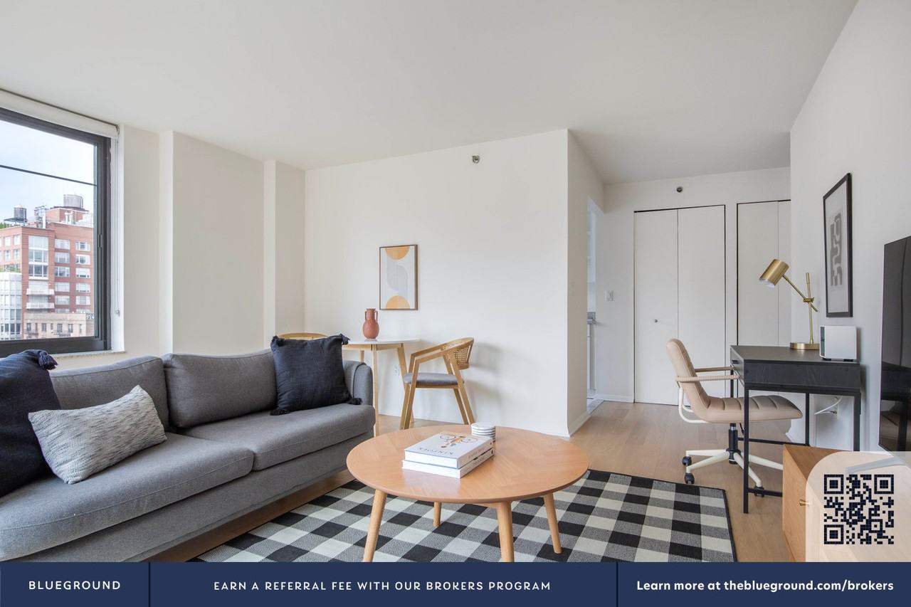 180 West 20th Street - Photo 5 of 50