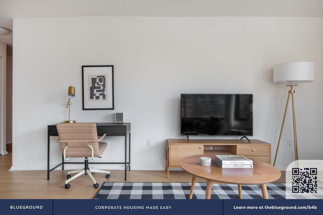 180 West 20th Street - Photo 6 of 50
