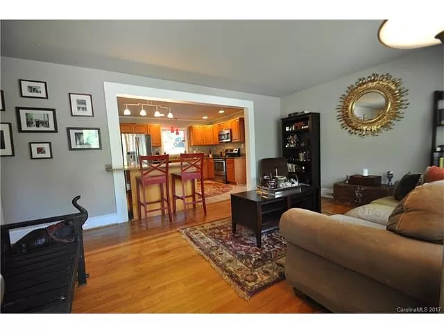 1921 Kilborne Dr - Photo 2 of 20