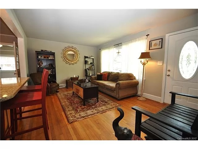 1921 Kilborne Dr - Photo 3 of 20