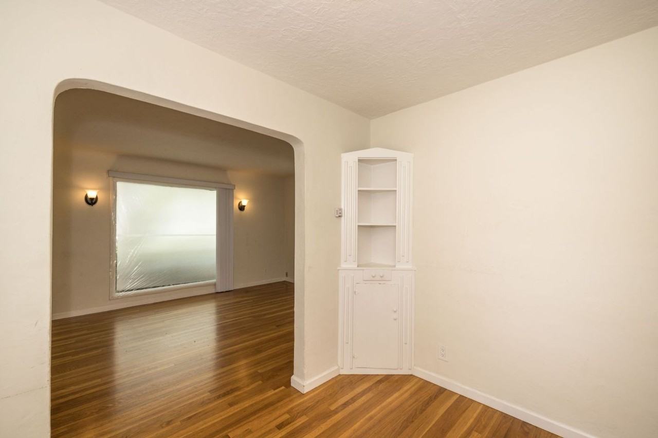 1136 Church St - Photo 3 of 11