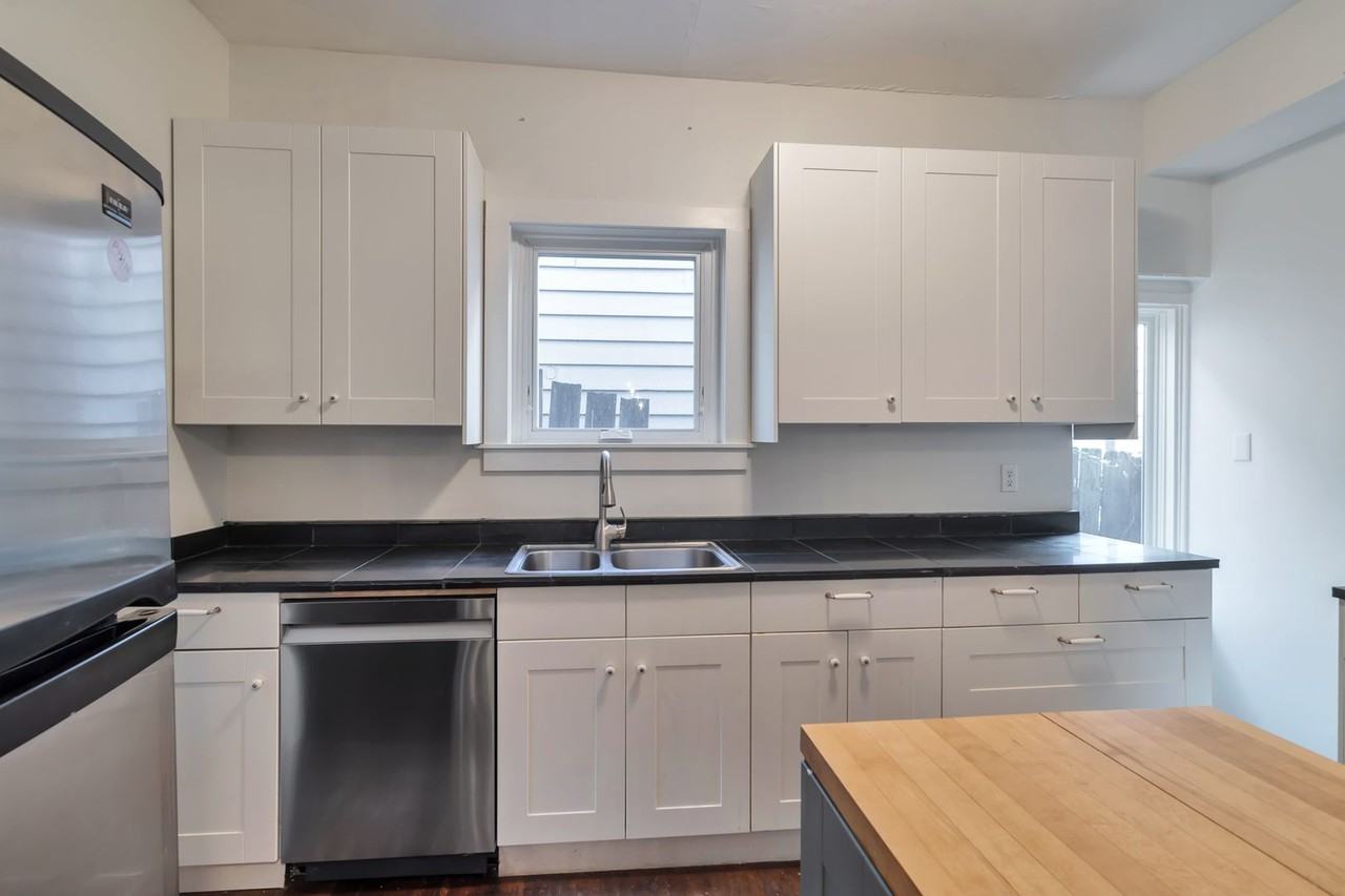 515 32nd Ave S - Photo 3 of 27