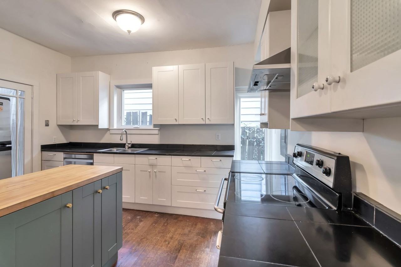 515 32nd Ave S - Photo 4 of 27