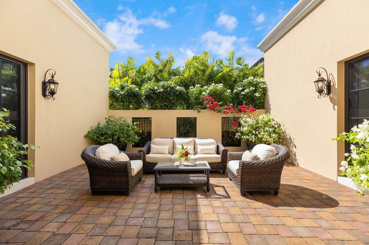 4520 Kahala Ave - Photo 3 of 47