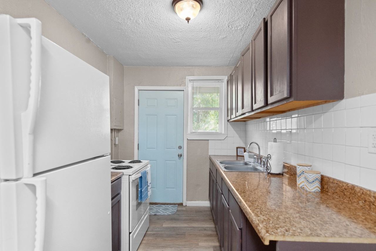 2101 W Romana St. - Photo 6 of 12