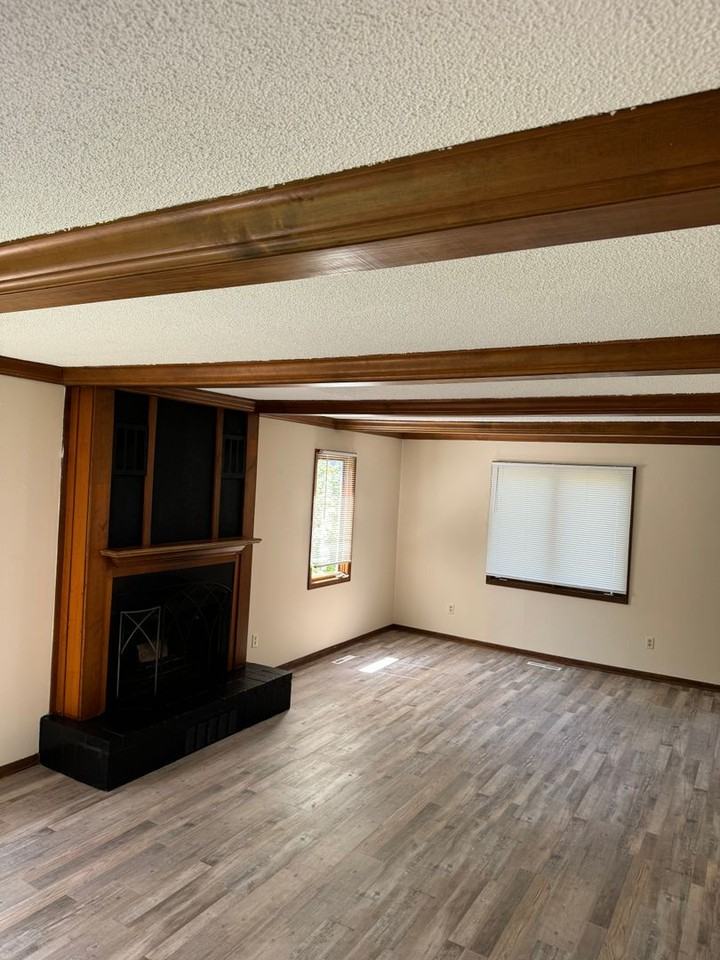 409 Dexter Dr - Photo 3 of 14