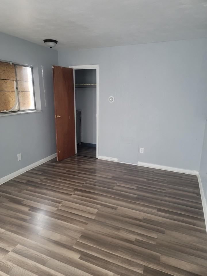 604 West Grand Avenue - Photo 3 of 50