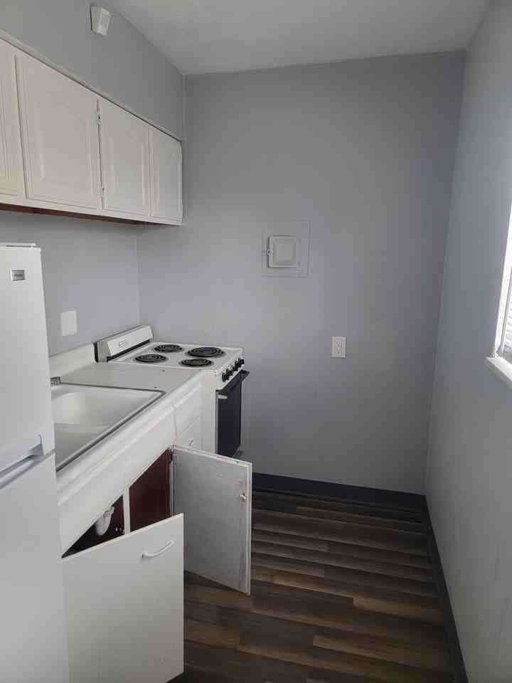 604 West Grand Avenue - Photo 5 of 50