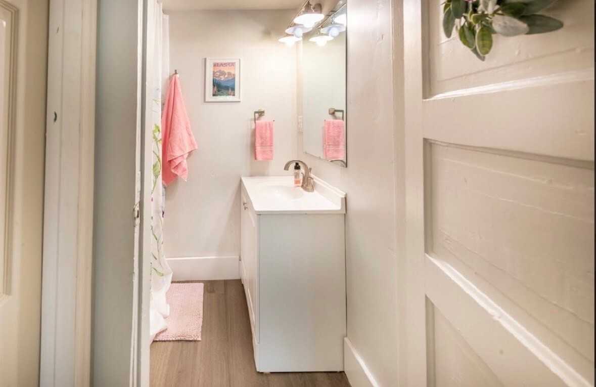 341 32nd Street Upper - Photo 3 of 5