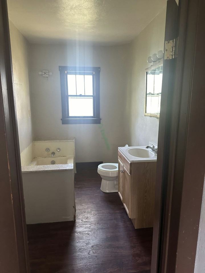 1825 South Kneer Avenue - Photo 4 of 6