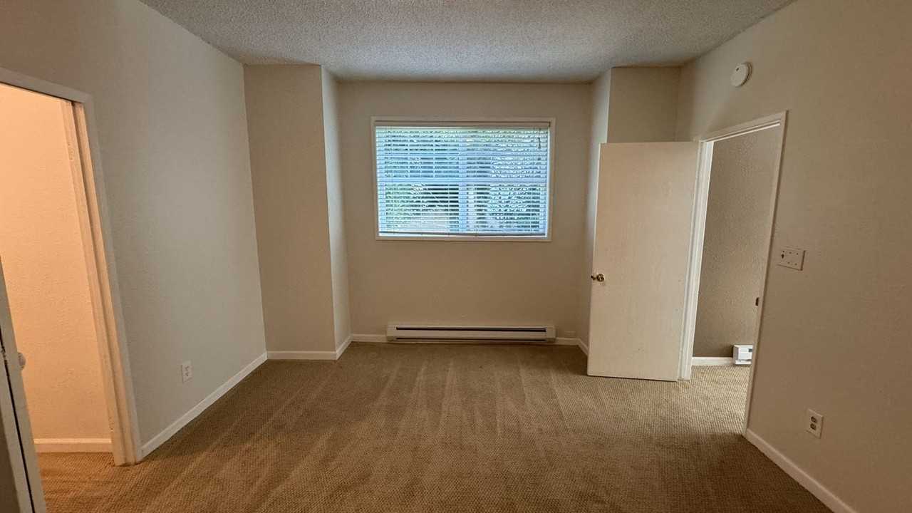322 24th Avenue East, Unit B - Photo 2 of 8