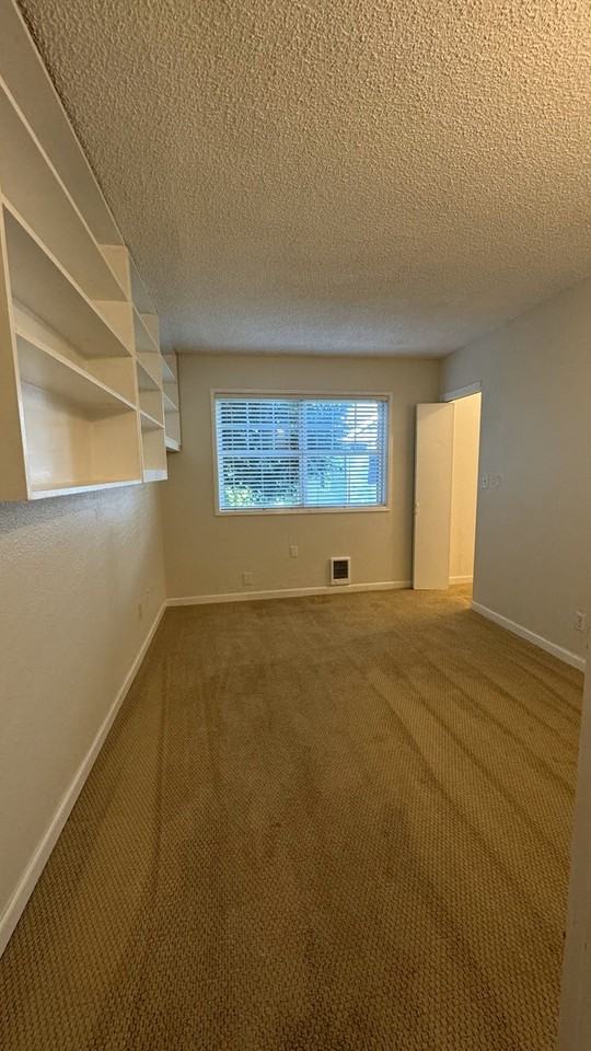 322 24th Avenue East, Unit B - Photo 5 of 8